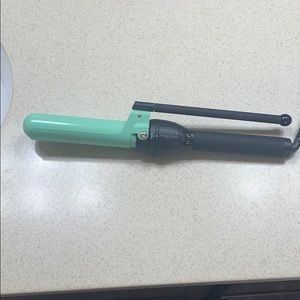 Harry Josh 1.25” curling iron